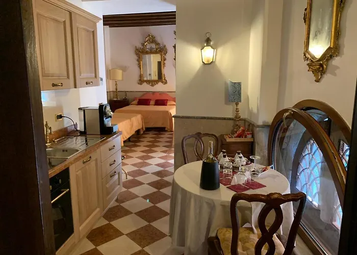 Luxury Apartment In San Marco With Canal View